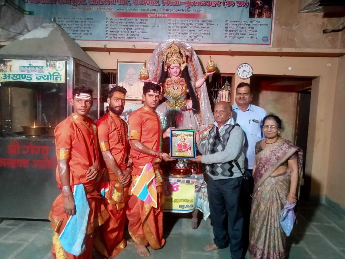 मां गंगा की भव्य महाआरती आयोजन में भक्तों ने लगाए जयकारे